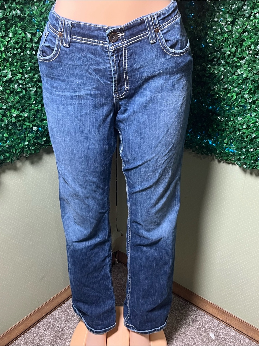 BKE Women's Straight-Leg Jeans in Medium Blue Wash